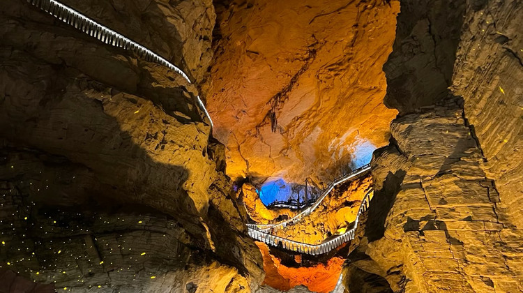 5D4N: Tianmen Mountain, Zhangjiajie National Forest Park, Yellow Dragon Cave & Fenghuang Ancient Town. Licensed English guide, free drone video and scenic transport included